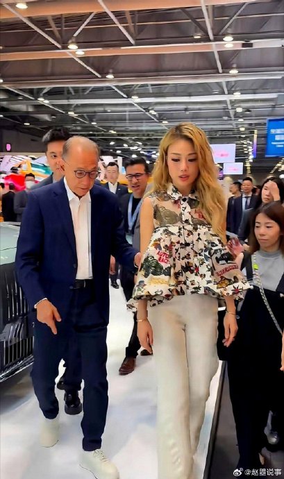 容祖儿与老板杨受成之间有着怎样的故事和情感联系？