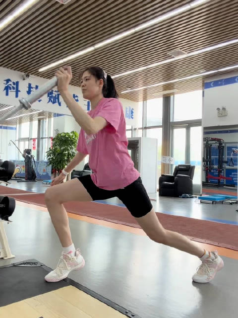 李盈莹更新动态：以汗水为序，以坚持为章，沉淀自己，不忘初心