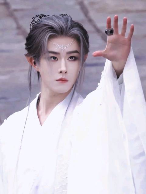 田嘉瑞戏外小狐狸毛毛挂龙神外套
