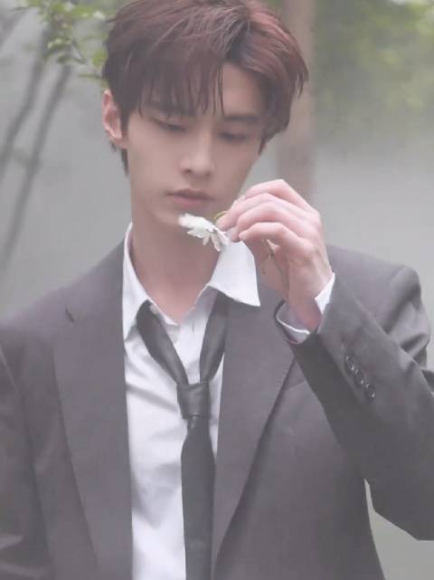 我的关注点竟然是何与和王玉雯竟然认识！可以合作一下毕竟帅哥美女很养眼