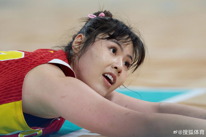 李月汝在达拉斯飞翼队的WNBA首秀表现如何？