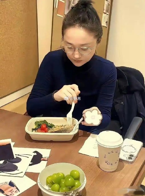 公众对周迅分享的减肥方法有哪些不同的看法？