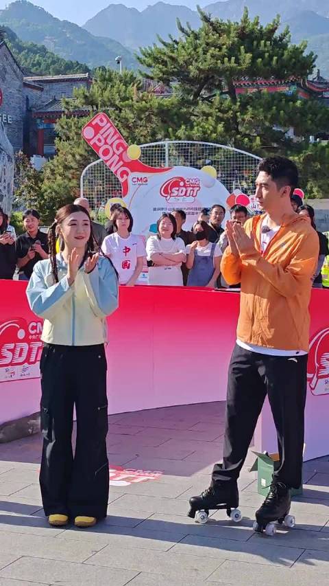 奥运冠军陈梦武大靖亮相山东乒乓嘉年华，登泰山赏花互动