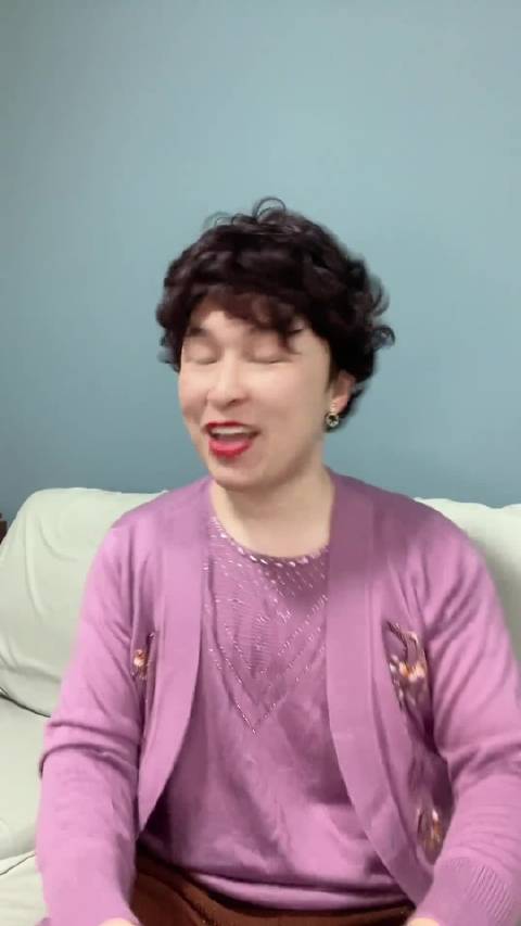大妈拼车闲聊意外曝光孩子童年糗事