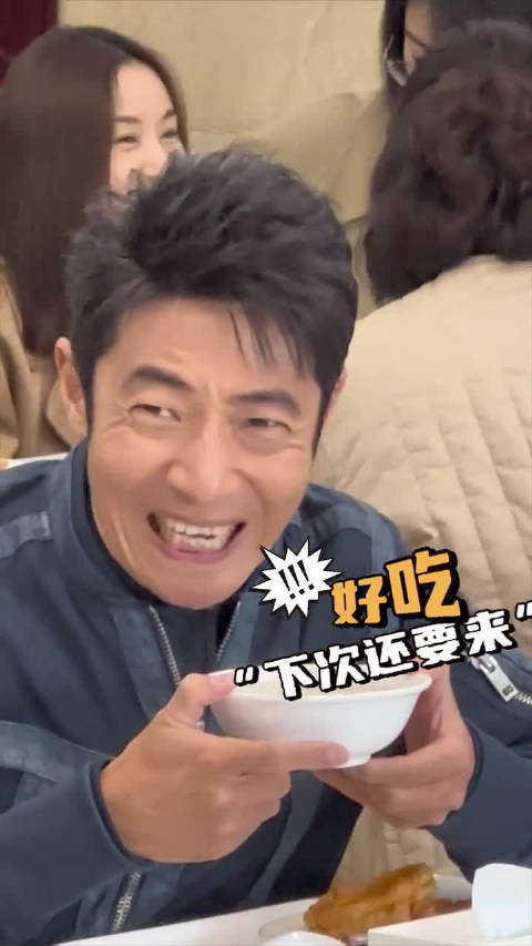 撒贝宁挑战溜边喝北京豆汁，酸爽直冲天灵盖