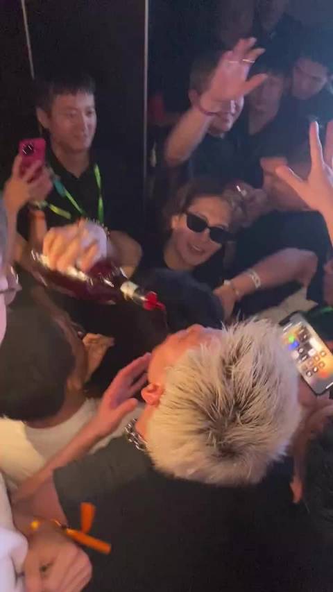 好了这么激动的事情发朋友圈就好了啊