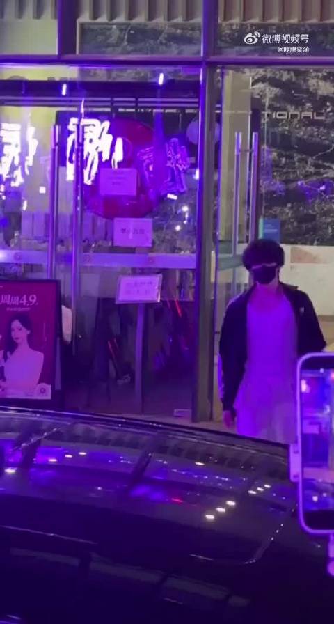 少年明媚向阳，生辰喜乐无忧，陈奕恒少年感满满，岁岁平安闪闪发光