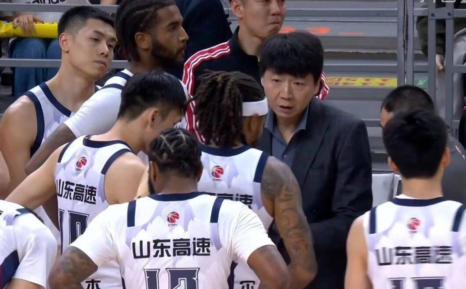19:35开球！山东VS上海，广东VS北京，谁能赢？杜锋比邱彪压力大