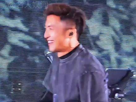 谢霆锋演唱会裸装水引关注，胡歌刘涛解读自我守护