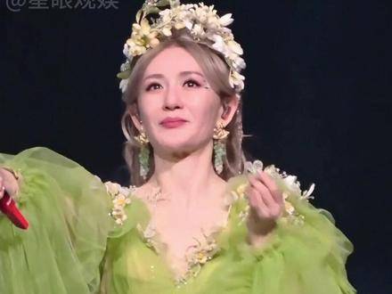 谢娜首场个唱震撼开演，何炅赵丽颖助阵高光时刻