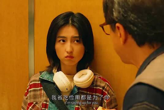 这女孩反应好慢…不被发现才怪