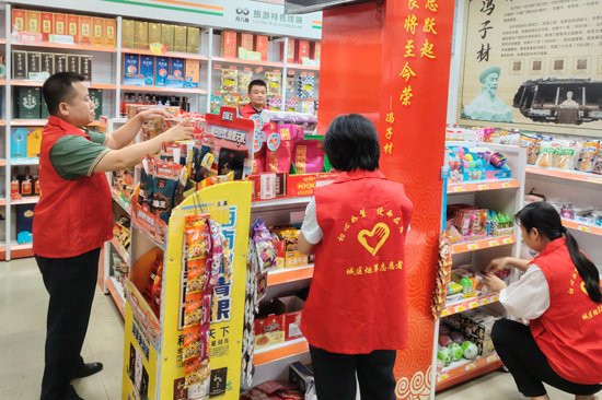广西钦州市城区烟草：以“小切口”撬动“大格局” 助力小店融入经济浪潮