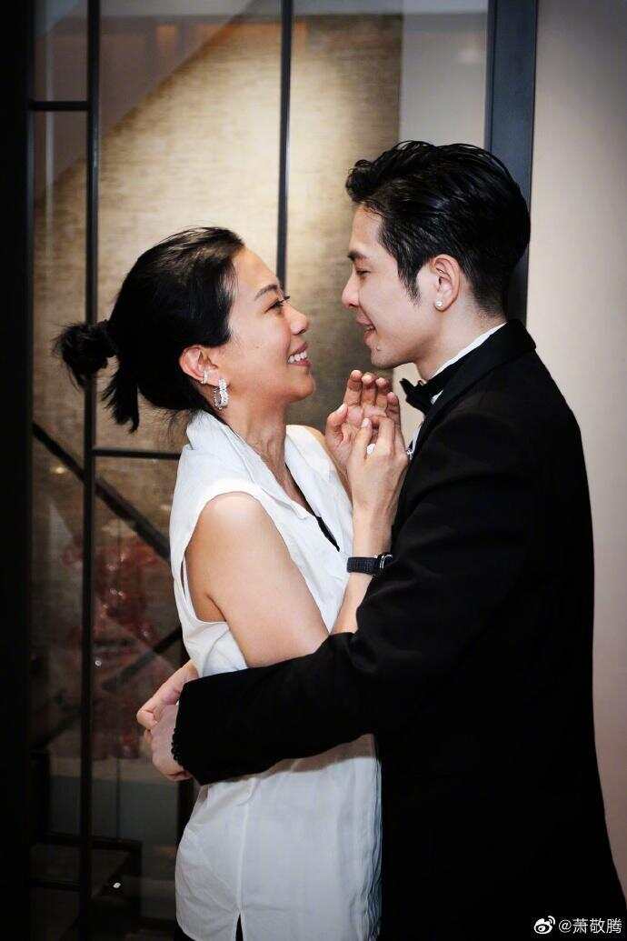 萧敬腾考虑和大14岁妻子领养孩子，曾多次表示不想让她承受生育痛苦