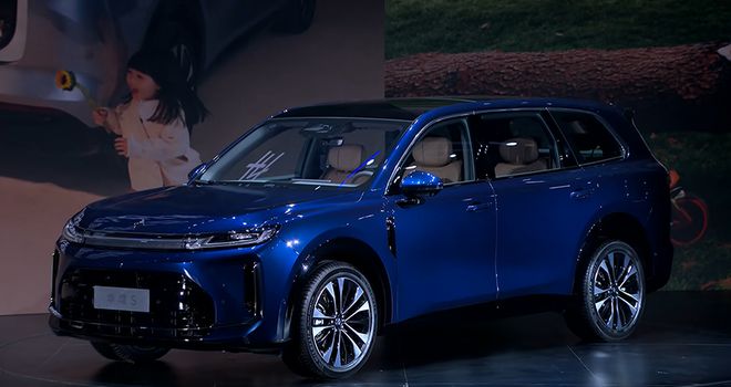 五菱搅局“9系”SUV大战！华境S 15.98万开售，全系标配华为乾崑智驾