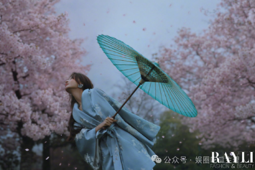 陈漫掌镜 Angelababy 新大片!水墨江南 + 非遗纸伞,十年默契再创东方美学名场面