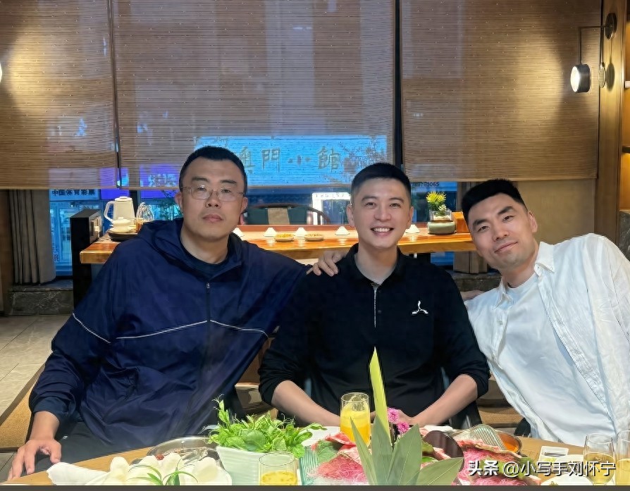 向杨鸣李晓旭郑重道歉！误把蘸料当香烟，我的草率质疑错了
