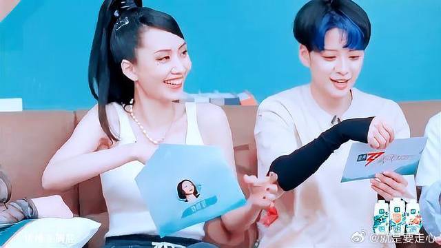绝美御姐刘惜君，真实酷帅玩乐器，声音好听太迷人！