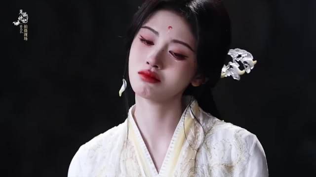 鞠婧祎月鳞绮纪造型惊艳亮相