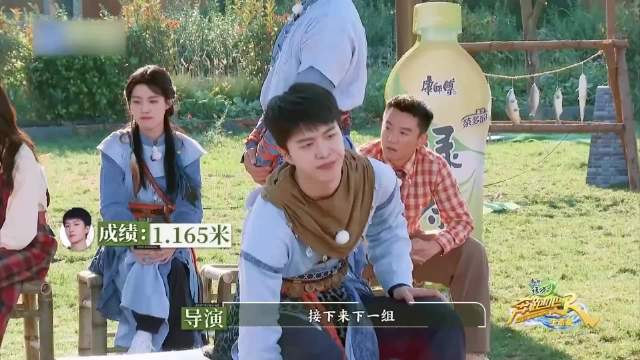 一直以为白鹿是大长腿，谁料白鹿一个跪地暴露缺陷，郑恺补刀笑疯