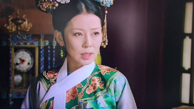 皇后暗示齐妃除掉甄嬛的孩子