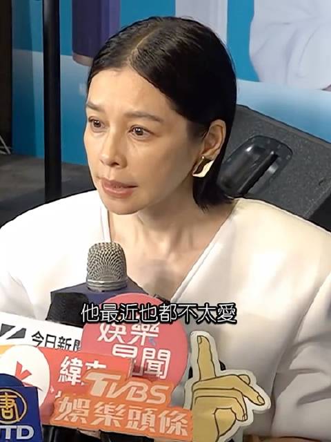徐若瑄母亲节收儿子手写贺卡，母子异地心相连
