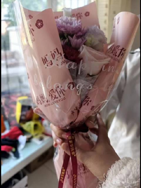 女儿定制无花粉花束送妈妈，暖心礼物显贴心
