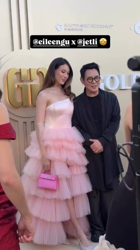 李连杰携女出席颁奖礼与谷爱凌合影
