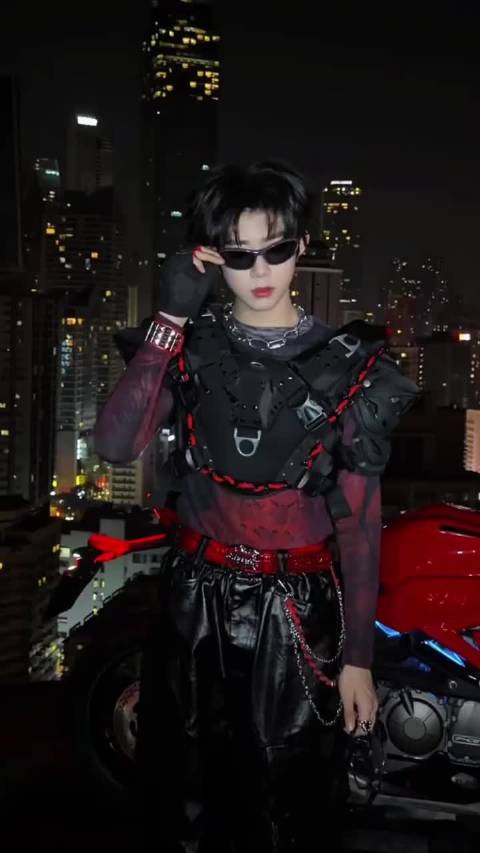 完全梦幻联动！这个哼哼溢出来的星味！ 这个视频的退出键在哪里