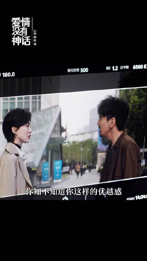 恋人展翘主动求和何韩放下自尊