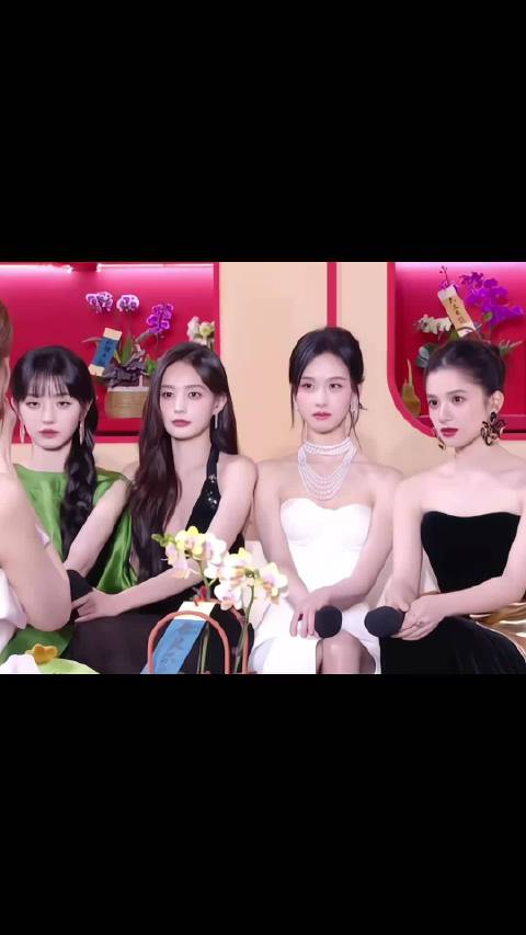 李一桐 田曦薇 张婧仪 陈都灵四位美女同框，她们都好可爱呀