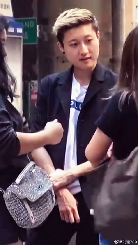 吴卓林独立求学当模特,展现成龙精神