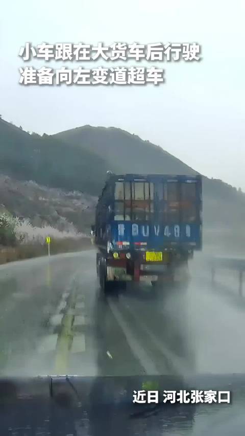 货车司机亮转向灯提醒小车避让盲区获赞