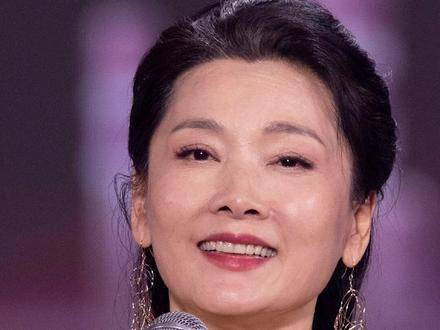 误会闹得不小！本以为何赛飞守旧，实则她是气场全开的大女主