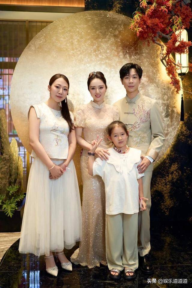 董璇张维伊合体为左凌峰庆生，喜剧天团重聚太有梗
