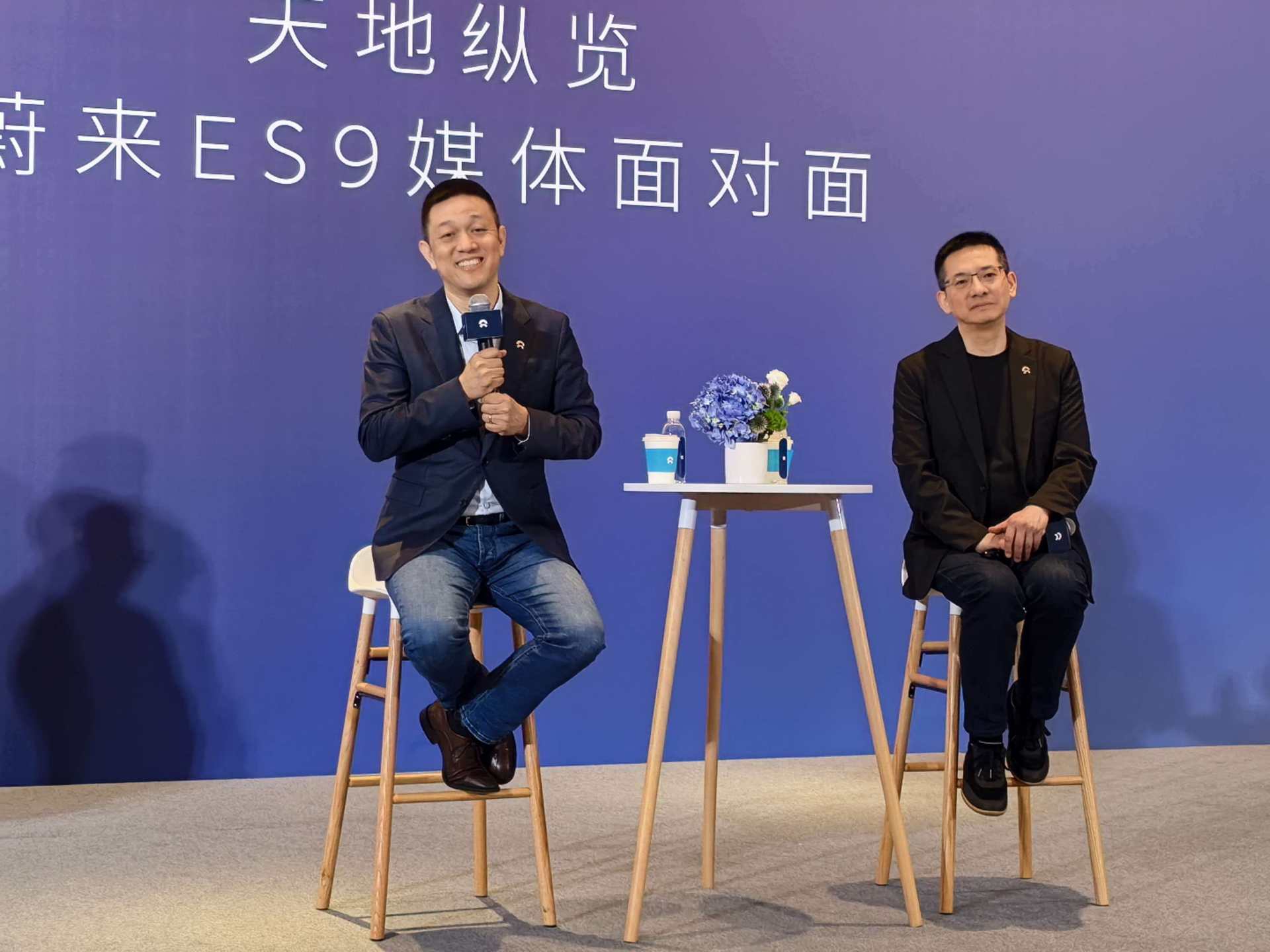 不做MPV、不卷同类9系！蔚来李斌：今年的经营目标是“全年盈利” | 每经网