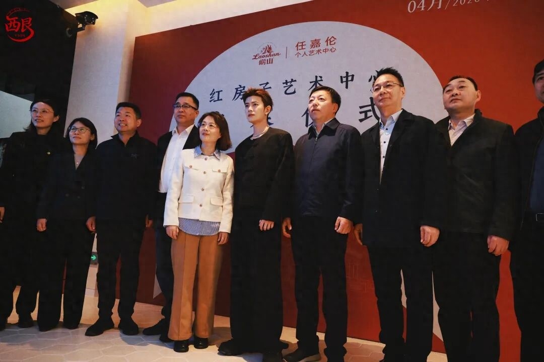 青岛籍知名实力演员任嘉伦在“红房子”设立个人艺术中心,为“嘉”人们安了个专属打卡地