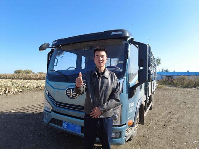 00后卡车初体验 东北小伙儿赞解放动力是创业好帮手