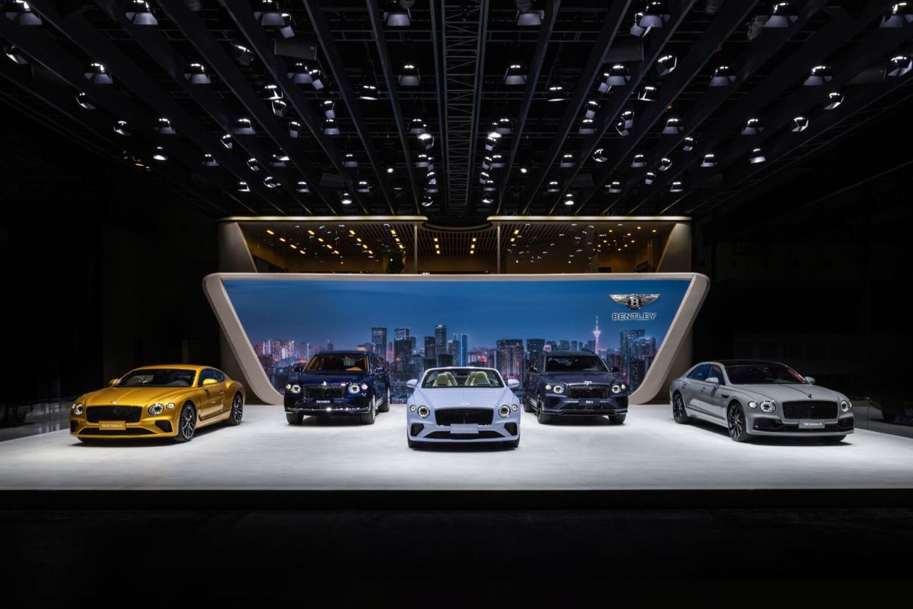 賓利 Edition 8 于 2024 成都國際車展在華首秀 中國市場專屬車型致敬品牌 V8 發動機_汽車_中國網