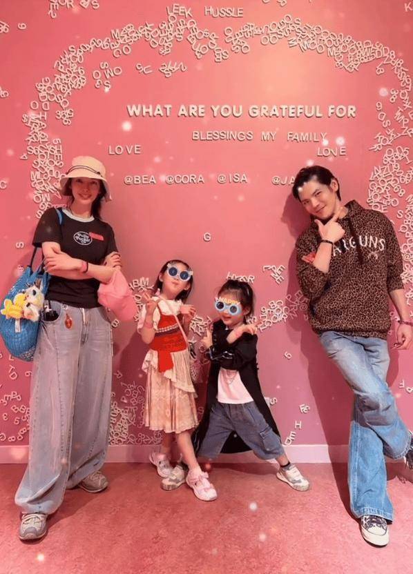 向佐情人节晒一家四口合照：有你们是我一生幸福的事