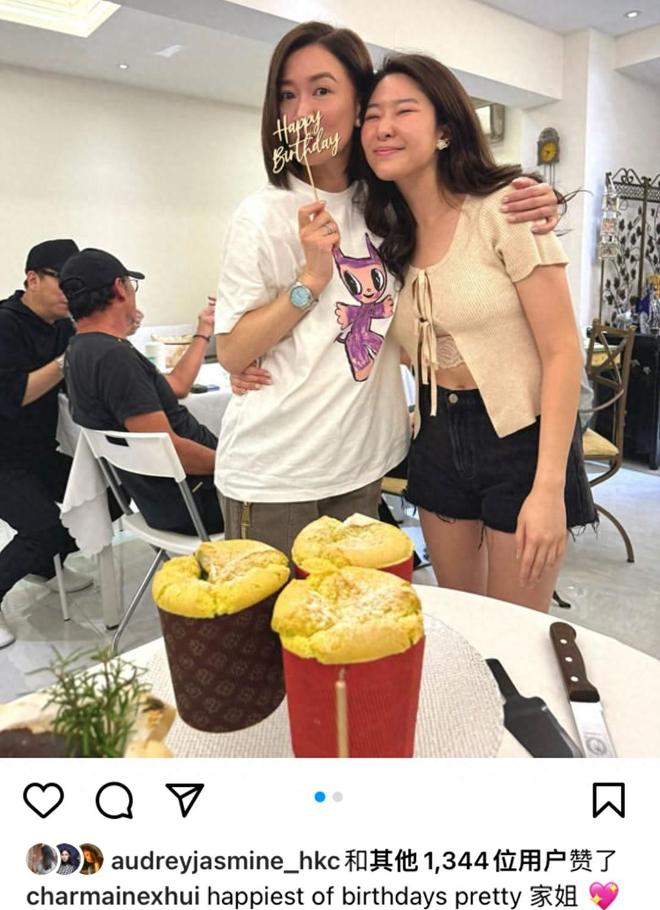 许绍雄为佘诗曼庆祝生日，女儿做蛋糕助兴，两人相拥合照互称姐妹