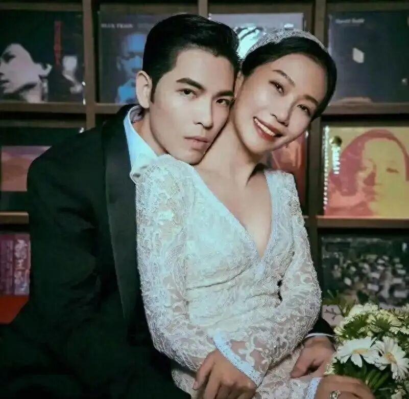 萧敬腾结婚仅2年,他和大14岁经纪人的婚姻,如今过得怎么样了?