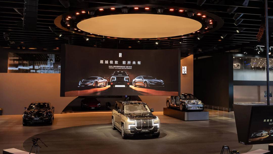 2025上海车展|车长5米4，甲骨文“黄金标” 仰望U8L：上海车展最长SUV