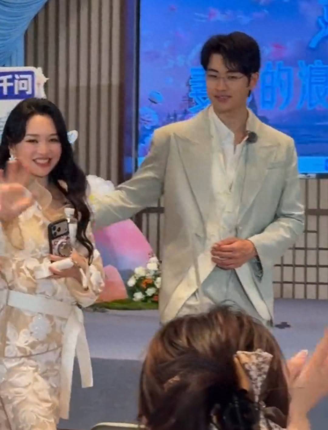 金莎否认怀孕：倒时差浮肿了！为拍婚纱照瘦身