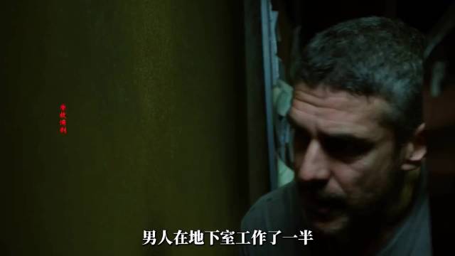男人偷听到抢银行计划，不报警反而拿起凿子