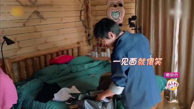 向佐房间杂乱不堪，一卷二收三堆思盖，这收拾是在演谁我不说