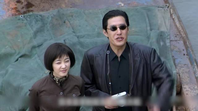 为了救出队友，男人只身潜入日本军舰
