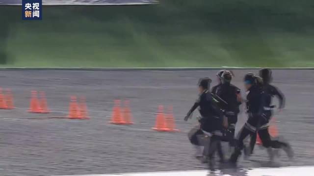 中国女子特警给世界一点震撼