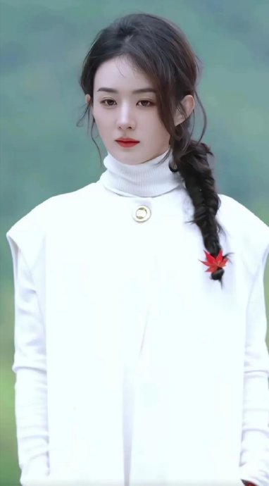 杨颖的混血五官与其国风造型结合引发了哪些讨论？