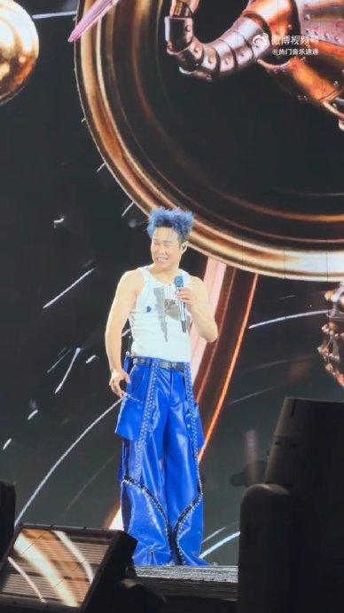 小沈阳在大同演唱《走西口》的具体表现和观众反响如何？