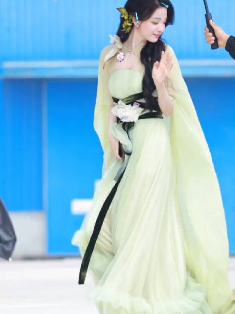 王楚然浮生出妆，这个绿色纱裙造型美得我想哭！姐姐你是喝露水长大的吧